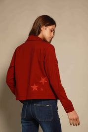 CHAQUETA DRIL VINOTINTO ESTRELLAS BORDADAS