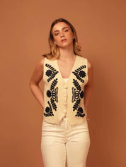 CHALECO BORDADO BEIGE / AZUL